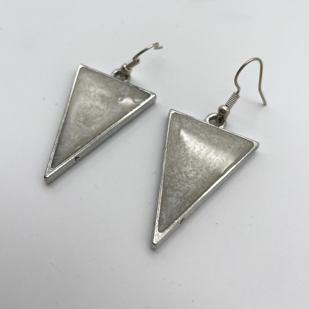 ⭐️ Pearl Resin Triangle Earrings